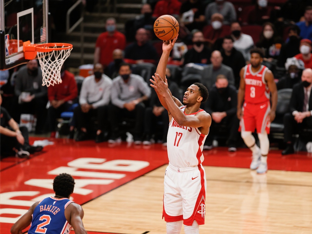 以火箭队后卫为例，某位主力球员在首节多次