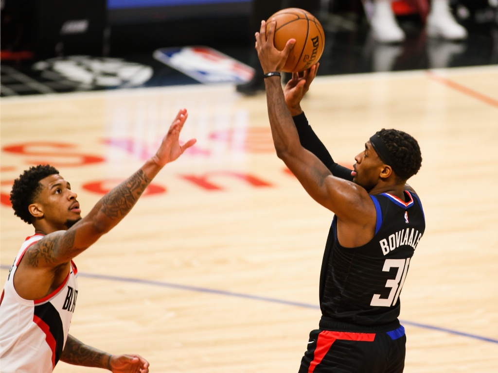 面对里夫斯的火热开局，波杰没有选择退缩，