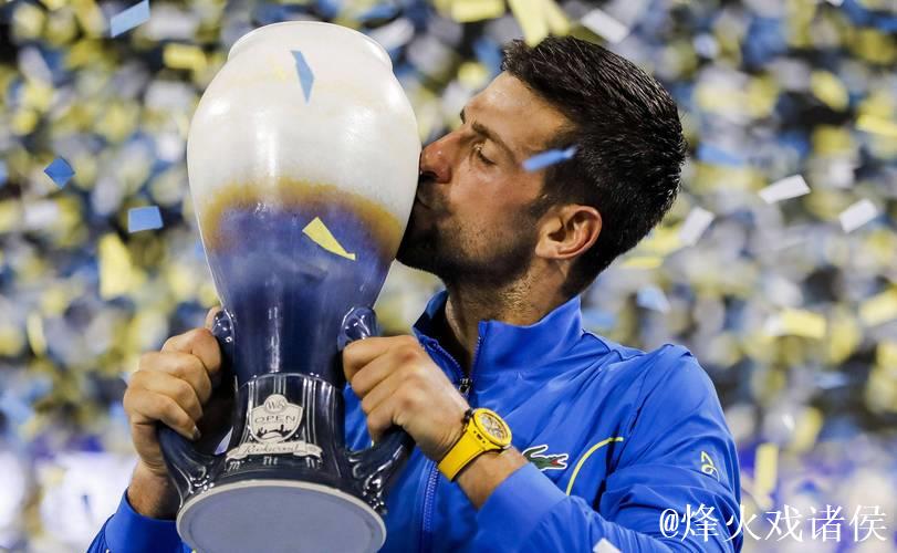 科尔维尔晒奖杯照片：以最佳方式为赛季画下句点